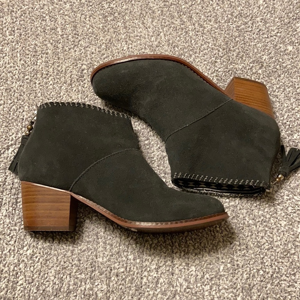 Toms Suede boots size 7.5